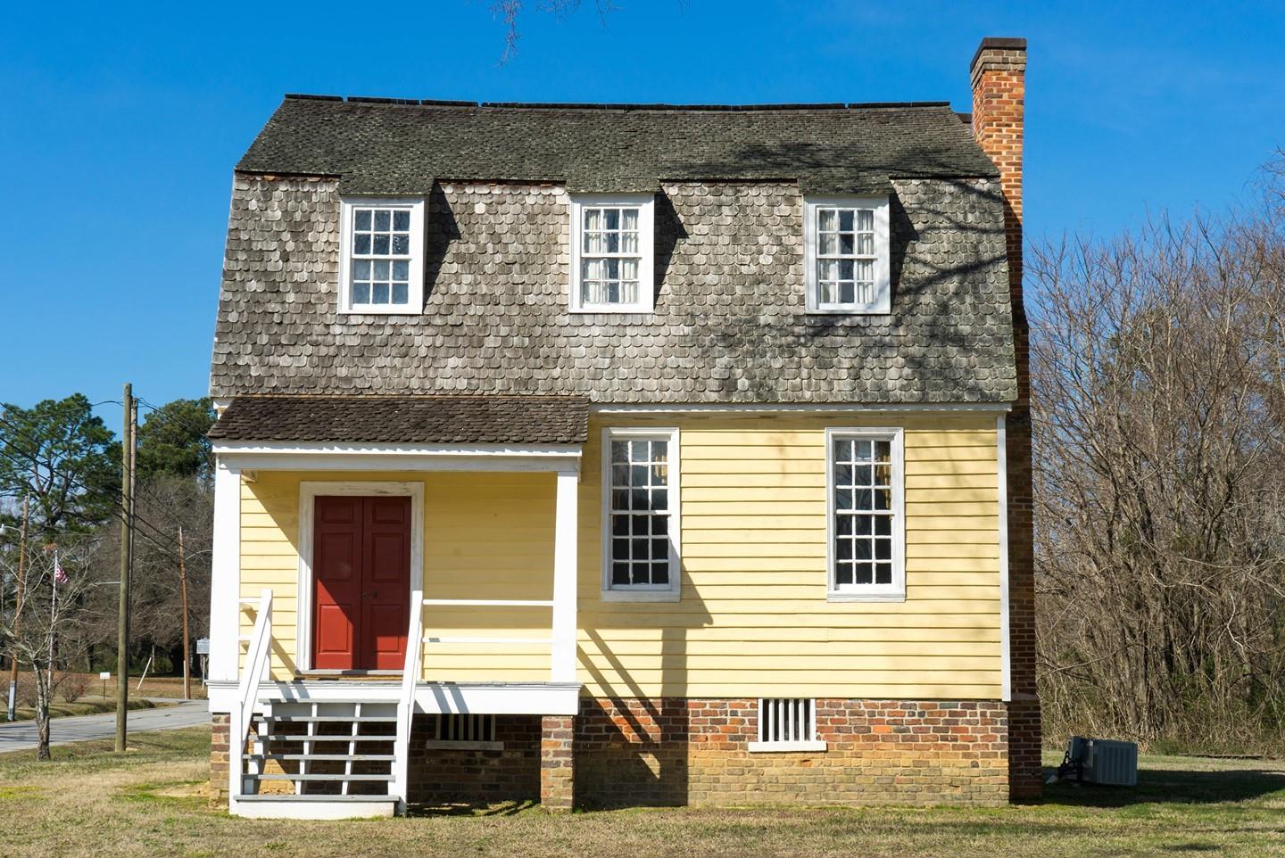 #TriviaTuesday: Can you tell us the name of this building part of Historic Halifax? 🏠 The Georgian-style house with a gambrel roof was built elsewhere about 1760 and moved here by 1880. It is named a prominent and prosperous Halifax merchant. Post your answer in the comments 👇 👇 👇 
📸: Visit Halifax Media Library
#DiscoverHalifaxNC #VisitNC