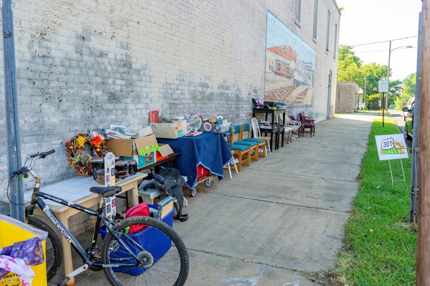 Is it June yet?! 😃 
Save the Dates for the 301 Endless Yard Sale June 16th and 17th 📅 
More info: Link in bio
. 
#DiscoverHalifaxNC #VisitNC #VisitHalifaxNC #301EndlessYardsale