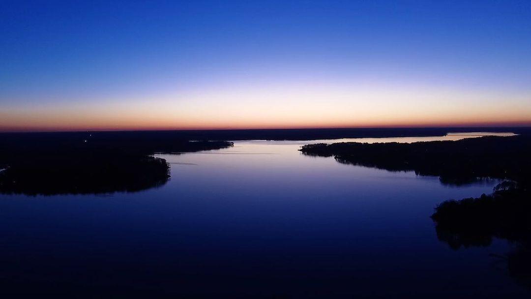#ScenicSunday inspiration from Lake Gaston 💜 
.
📷: openskiesphotography
#DiscoverHalifaxNC #VisitNC #VisitHalifaxNC