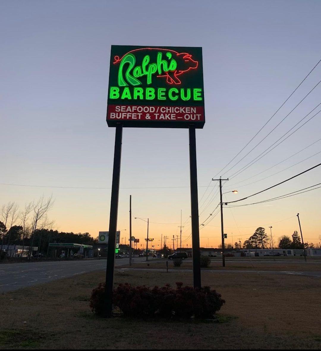 If you are looking for the best in Eastern NC barbecue, look no further than Ralph's BBQ in Weldon 🤤 
🍽️ Owned and operated by the Woodruff family for more than 60 years, Ralph's offers a full buffet of home cookin' like chopped, minced and sliced barbecue with a spicy vinegar-based sauce, fried chicken, Brunswick stew, hushpuppies, banana pudding, collards, potatoes and more!
📍1400 Julian R Allsbrook Highway , Weldon 
.
📷: @redboysbbq
#DiscoverHalifaxNC #VisitNC