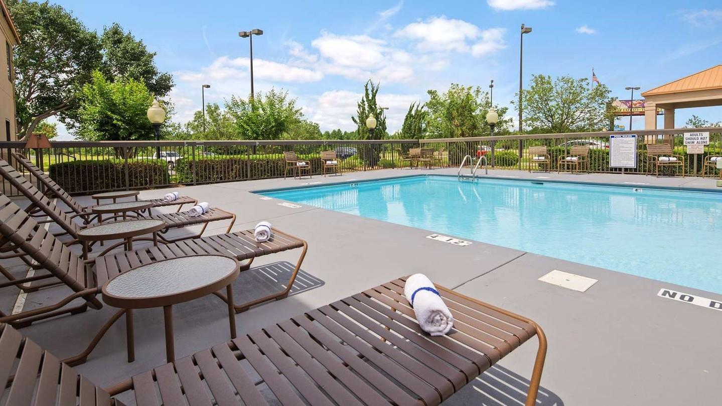 Your perfect weekend getaway is one click/tap away 😃 
. 
🛏️ Book a stay in Halifax County at a full-service national hotel or motel chain, quaint bed & breakfast or vacation rental on Lake Gaston!
.
Start here: Link in bio
.
#DiscoverHalifaxNC #VisitNC #WeekendGetaway
Pictured: SureStay by Best Western