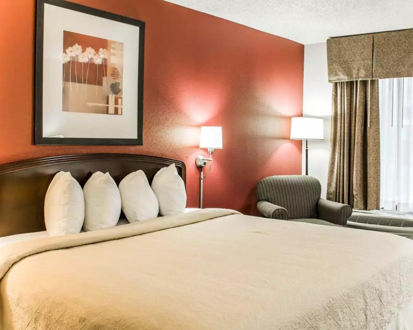 Located off I-95 & 10 miles south of the VA border, the Quality Inn in Roanoke Rapids is close to several of our local points of interest!
🛏️ Book your stay: Link in bio 
.
📷: Quality Inn in Roanoke Rapids Webpage 
#DiscoverHalifaxNC #VisitNC #VisitHalifaxNC