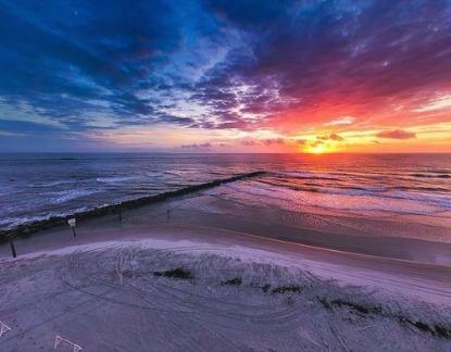 "We dream in colors borrowed from the sea." - Author unknown.
📸: amazing drone shot by @ayo.rxch on Instagram #LoveNSB #LoveFL #FloridaSunrises #NewSmyrnaBeachSunrise