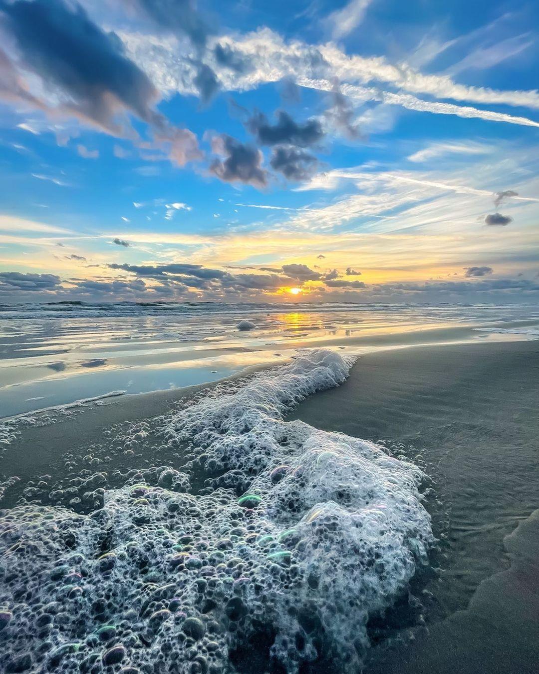 What is the first word that comes to mind when seeing views like this? 
📷: @_b.m.f._
#LoveNSB #LoveFL #TeamSunrise #TeamSunset