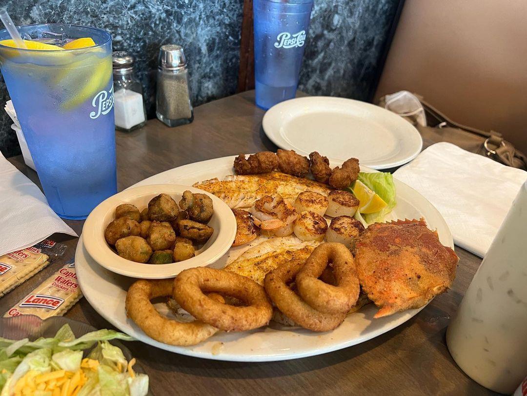 Get seafood the way you want it at Mayflower Seafood Restaurant in Roanoke Rapids!
📍 1330 Julian R Allsbrook Hwy, Roanoke Rapids
.
📷: @mayates15
#DiscoverHalifaxNC #VisitNC #VisitHalifaxNC
