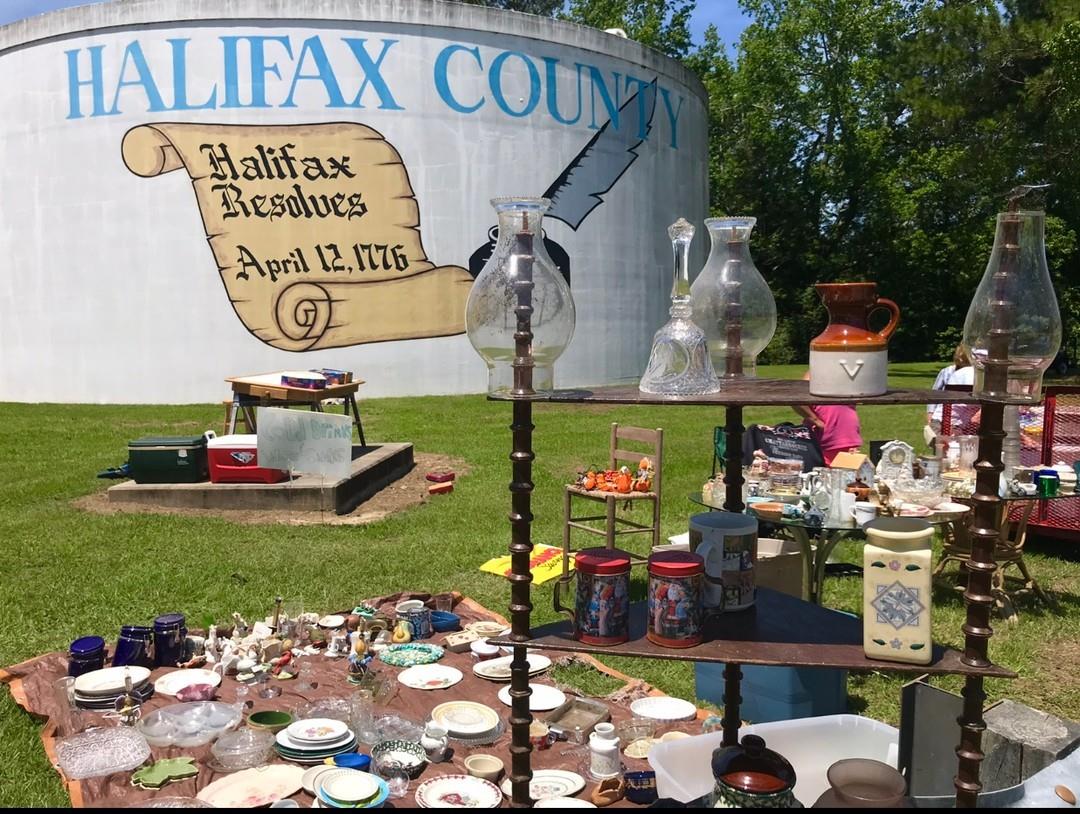 Coming Soon: Shop the 301 Endless Yard Sale for deals, antiques, collectibles and more June 16-17 🏷️ 
👛 More info: Link in bio 
.
#DiscoverHalifaxNC #VisitNC #VisitHalifaxNC #301EndlessYardSale