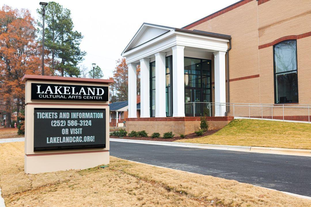 Opening May 19: @lakelandcac presents "The Marvelous Wonderettes" by Roger Bean
🎙️ Get tix: Link in bio
.
📷 littletonacademy/IG
#DiscoverHalifaxNC #VisitNC #VisitHalifaxNC