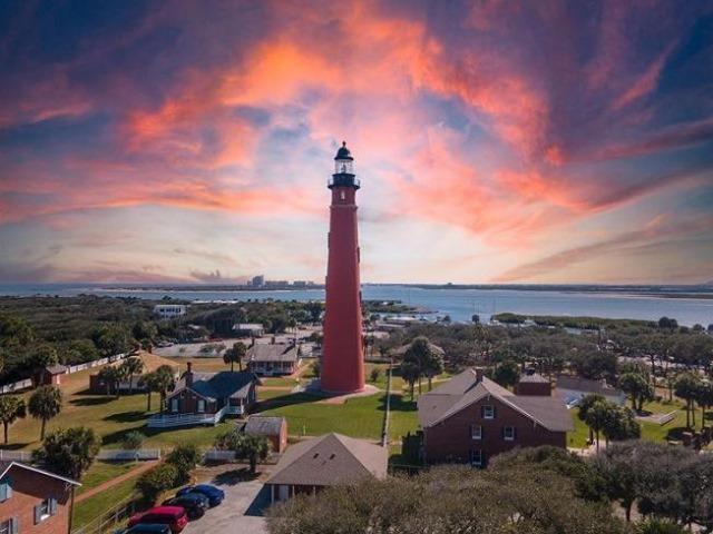 Florida's tallest lighthouse has been leading boats home to NSB since 1887.
.
.
📸: @floridaliferealestategroup
#LoveNSB #LoveFL #NSB #NewSmyrnaBeach #NSBLocal #VisitNSB #VisitFlorida #LoveFlorida #PureFlorida