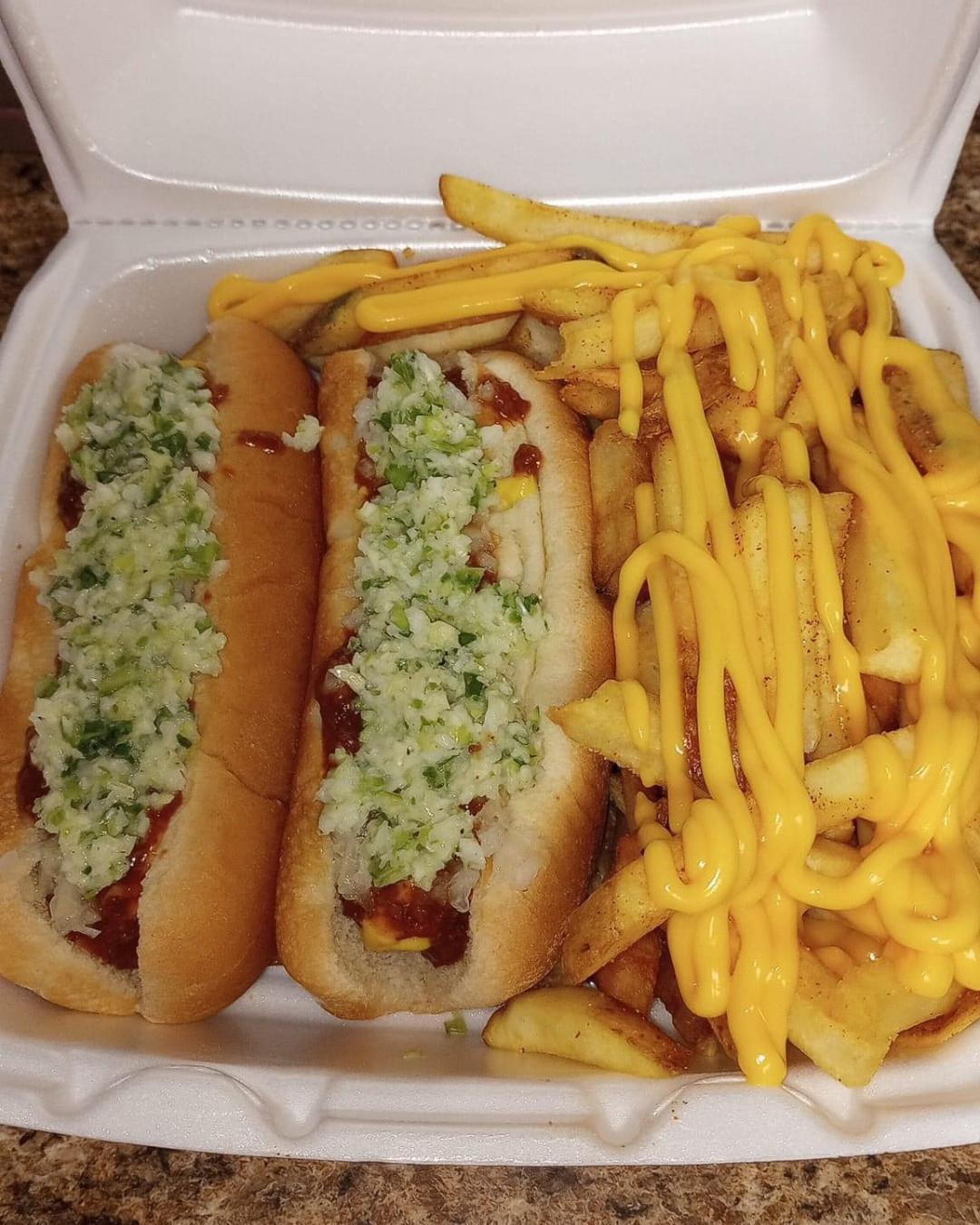 "Will definitely recommend it! Food was great, fast service & hot food! 10/10"
- Harley Renee FB Review of The Grub Hub 
📍 1300B Roanoke Ave, Roanoke Rapids
.
📷 The Grub Hub/FB
#DiscoverHalifaxNC #VisitNC #VisitHalifaxNC