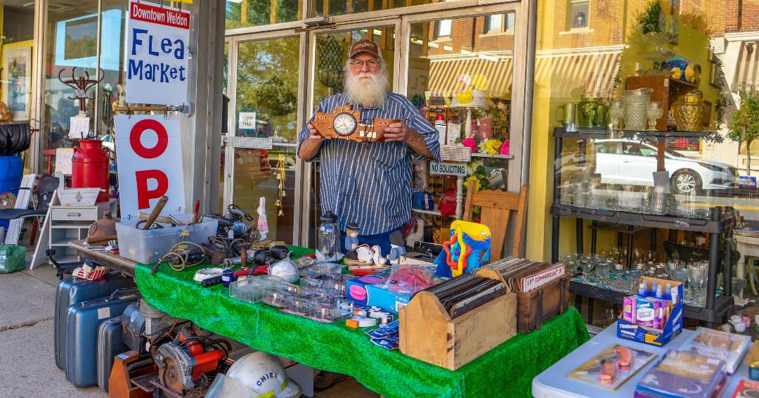 June 16-17: Shop the 301 Endless Yard Sale for deals, antiques, collectibles and more 🏷️ 
👛 Check it out: Link in bio 
.
#DiscoverHalifaxNC #VisitNC #VisitHalifaxNC #301EndlessYardSale