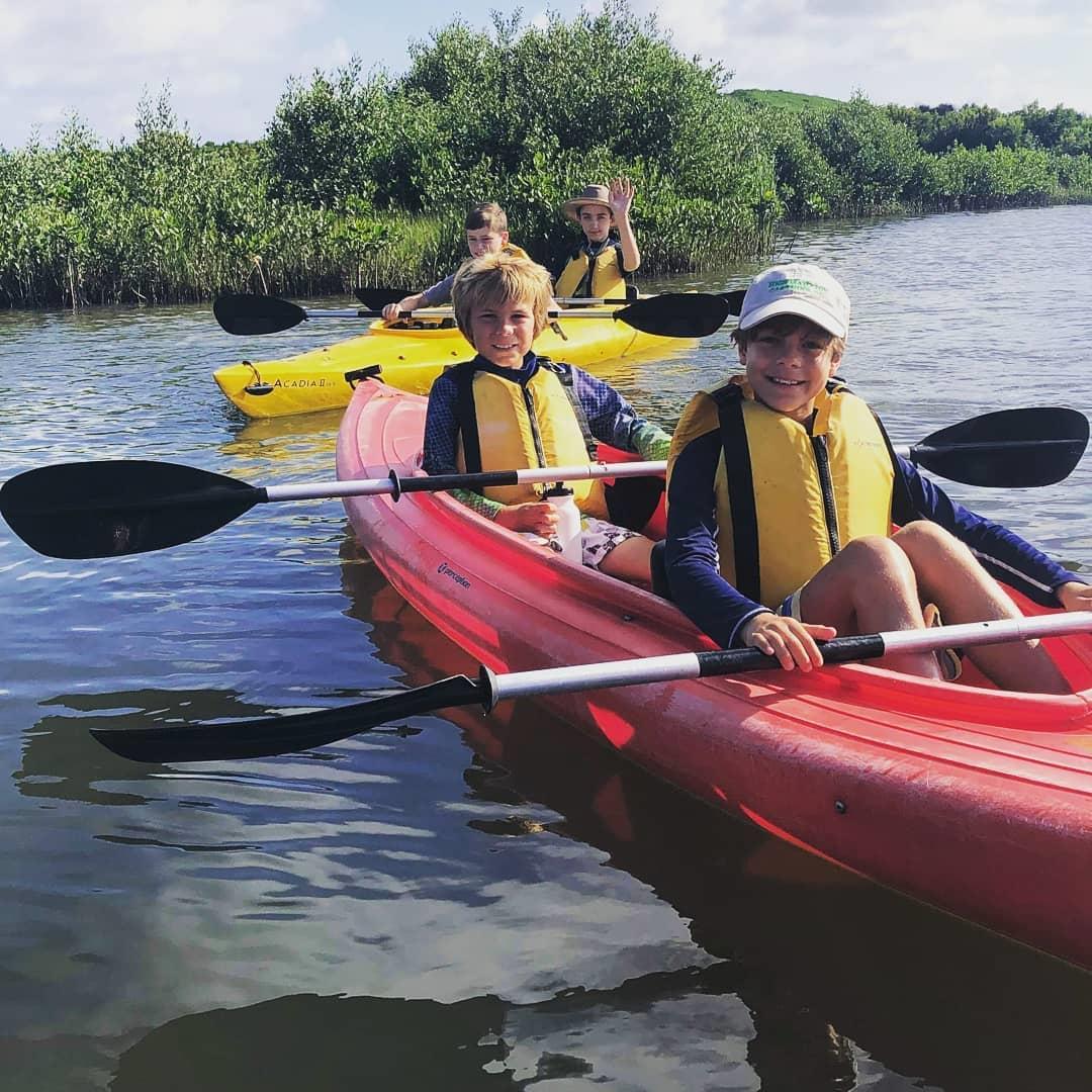 If you need ideas of what to do with the kiddos besides the beach, head to @marinediscoverycenter for the best summer camp programs! MDC is also a great choice for rentals, boat tours, and more marine life education. https://visitnsbfl.com/explore/just-for-kids/marine-discovery-center 
📸: @marinediscoverycenter 
#LoveNSB #LoveFL