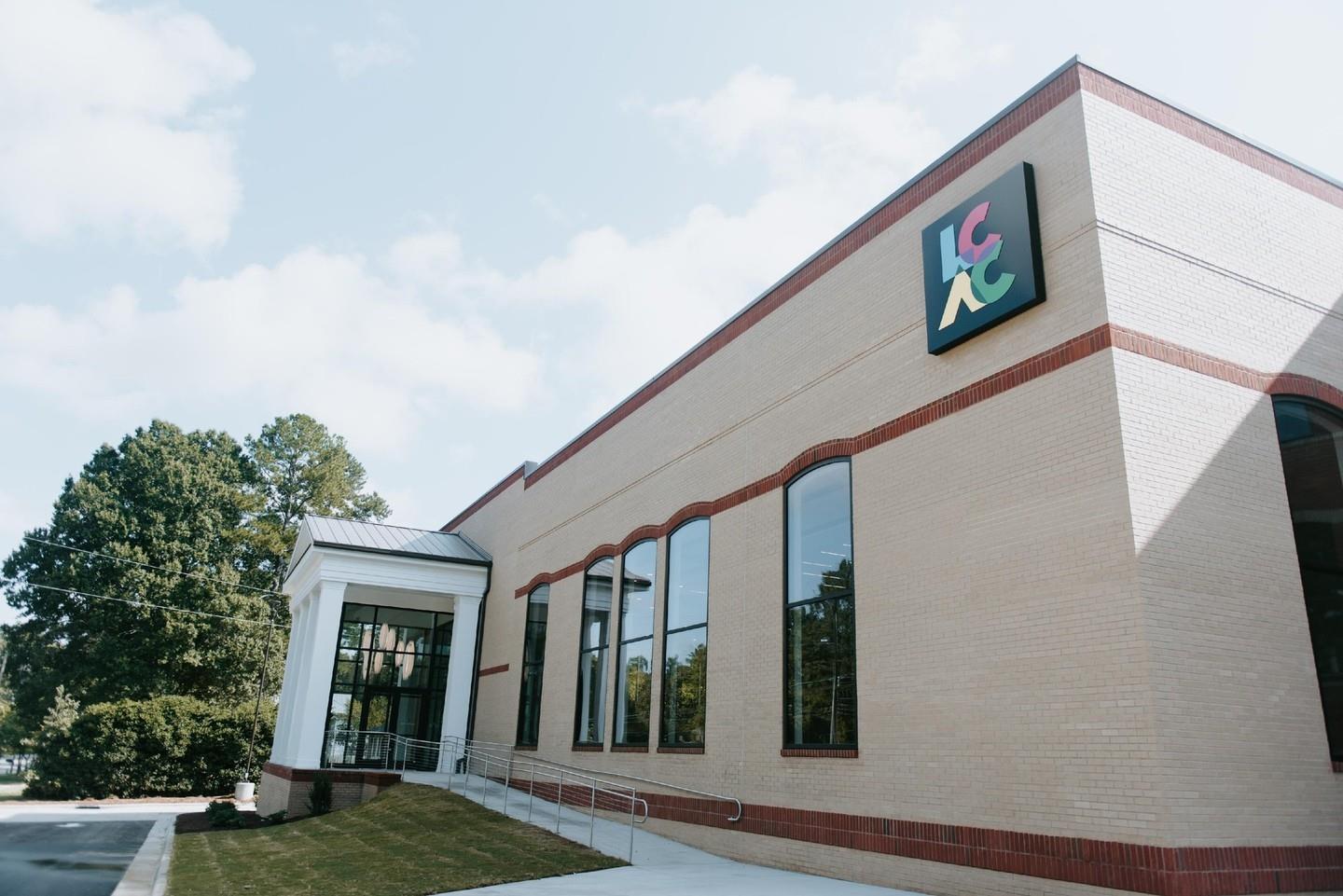 Opening TONIGHT: @lakelandcac presents an evening of one act plays by Christopher Durang!
🎟️ Get tickets: Link in bio
.
📷 Lakeland Cultural Arts Center/FB
#DiscoverHalifaxNC #VisitNC #VisitHalifaxNC