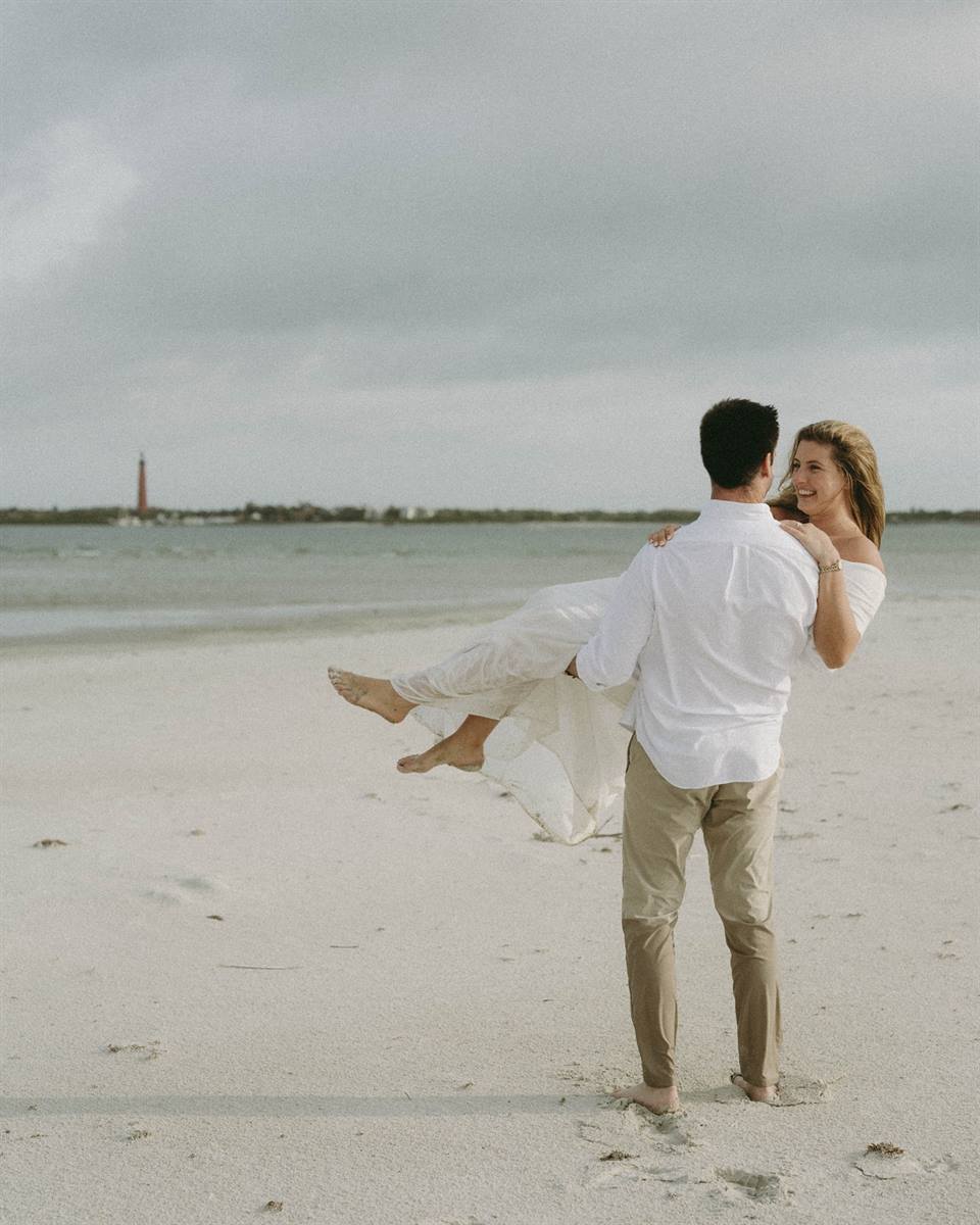 DYK? 💍 The NSB Area is “wedding-friendly.” No special permits or licenses are required for beach wedding parties of 50 or less, however, a courtesy phone call to the beach patrol is required ☎️ 

📷 @thickerthanwaterphotography
 #LoveNSB #LoveFL #BeachWedding