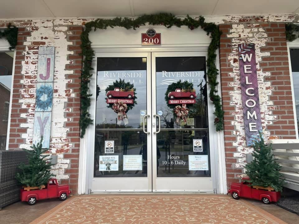 Save the Dates: The Annual Riverside Mill Holiday Open House returns Nov 11-13!
🎅 There will be sales throughout the Mill, door prize drawings, free refreshments & Santa!
🎄 Learn more: Link in bio
.
📷: Riverside Mill/FB
#DiscoverHalifaxNC #VisitNC #TisTheSeason