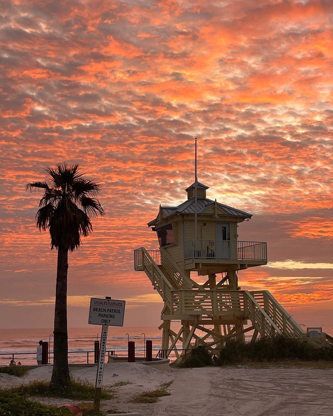 Another gourd-geous autumn sunrise in NSB 🧡 
.
📷 @keepnsbclean
#LoveNSB #LoveFL #FloridaBeaches