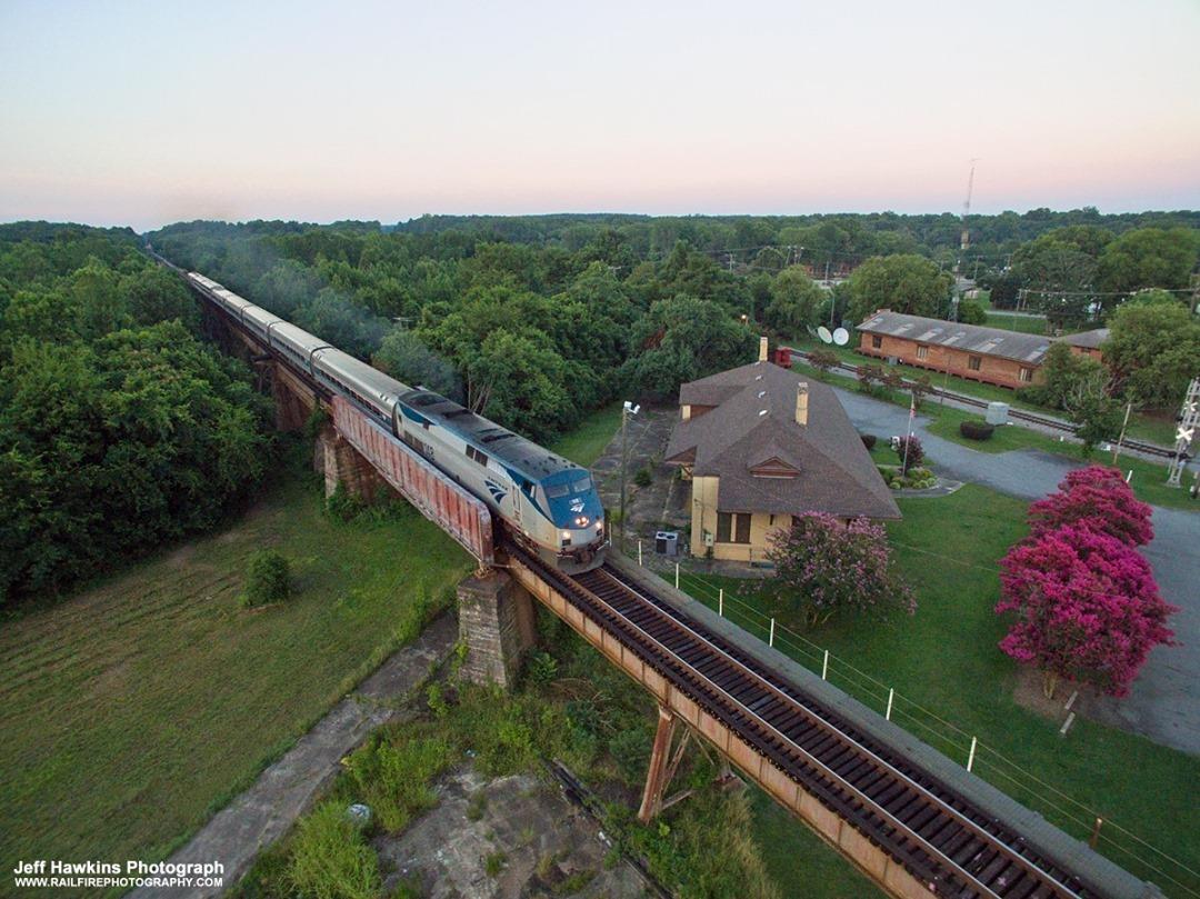 Imagine the feeling of standing In Downtown Weldon as a train roars past 25 feet above your head.
It's a pretty unique experience. 🚂
.
.
📸: Jeff Hawkins
#DiscoverHalifaxNC #VisitNC #LoveNC #northcarolinaphotography #ExploreNC #RailroadEnthusiast