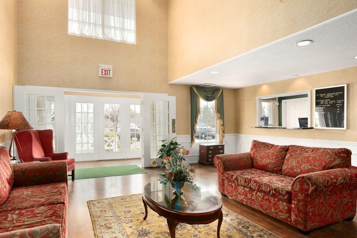 Warm smiles, a friendly welcome, comfortable rooms, and terrific value await at Baymont by Wyndham in Roanoke Rapids 😃 
🛏️ Book your stay: Link in bio
.
#DiscoverHalifaxNC #VisitNC #VisitHalifaxNC