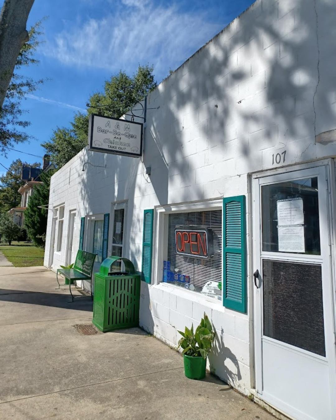 Scotland Neck's A & M Bar-Be-Que serves up fantastic Eastern NC barbecue, Brunswick stew and more!
🍽️ Check it out: Link in bio
.
📷 Olabisi Cox/Google Review
#DiscoverHalifaxNC #VisitNC #VisitHalifaxNC