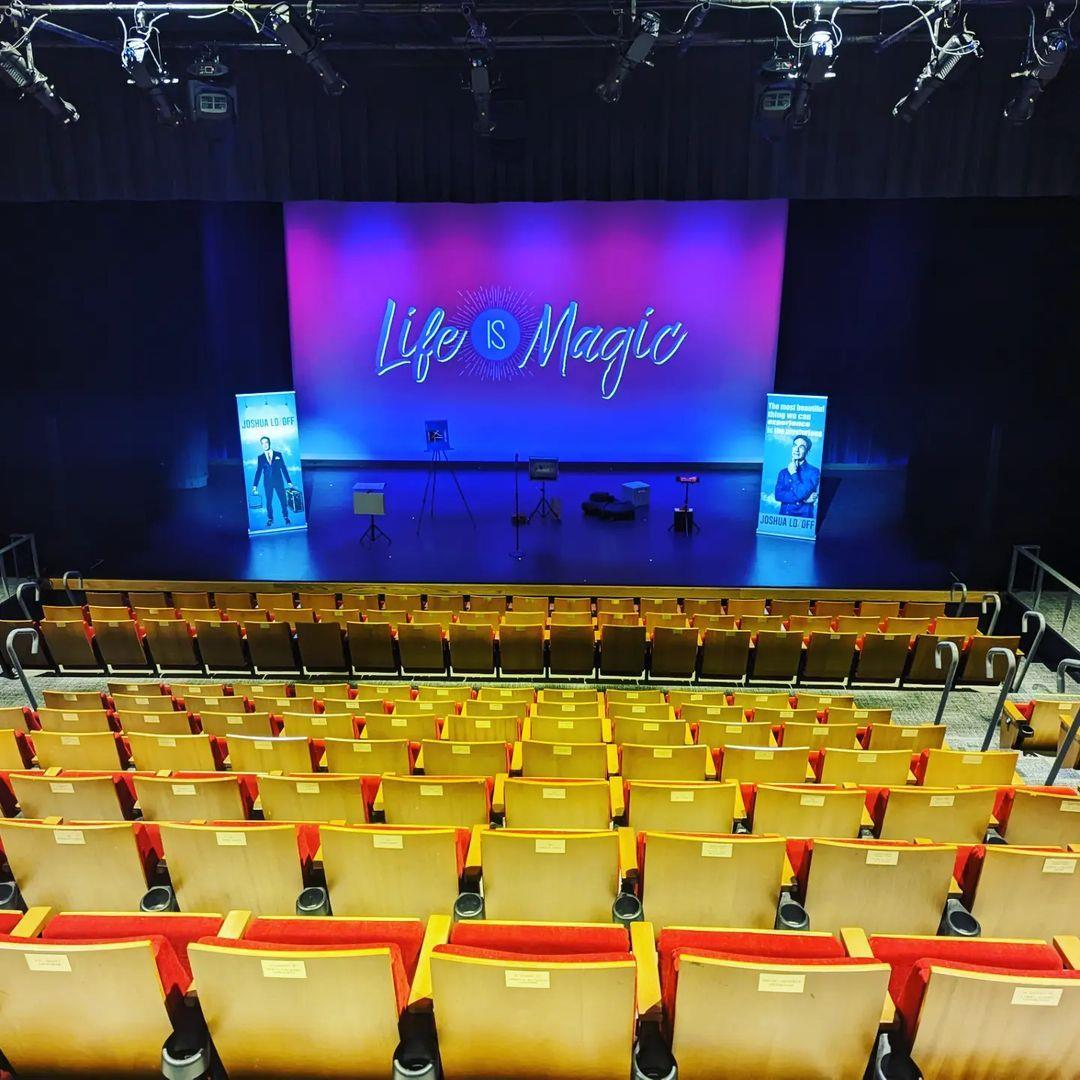 April 28: Be amazed and entertained by @joshualozoff: Life is Magic at @lakelandcac
💫 Get Tickets: Link in bio
.
📷 joshualozoff/IG
#DiscoverHalifaxNC #VisitNC #VisitHalifaxNC