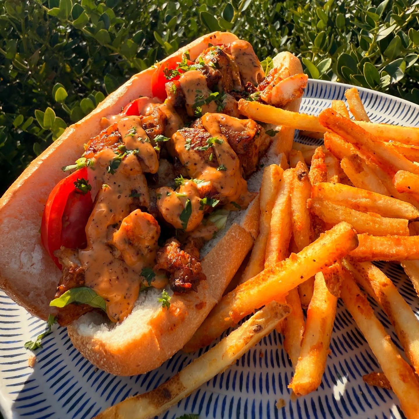 Happy Tuesday ☀️🌊
After a day of rest & wind, the suns out & doors are open! Join us today for our special, a grouper po boy & stay for happy hour 3-6 ✨
#chasesonthebeach #happyhour #loveNSB