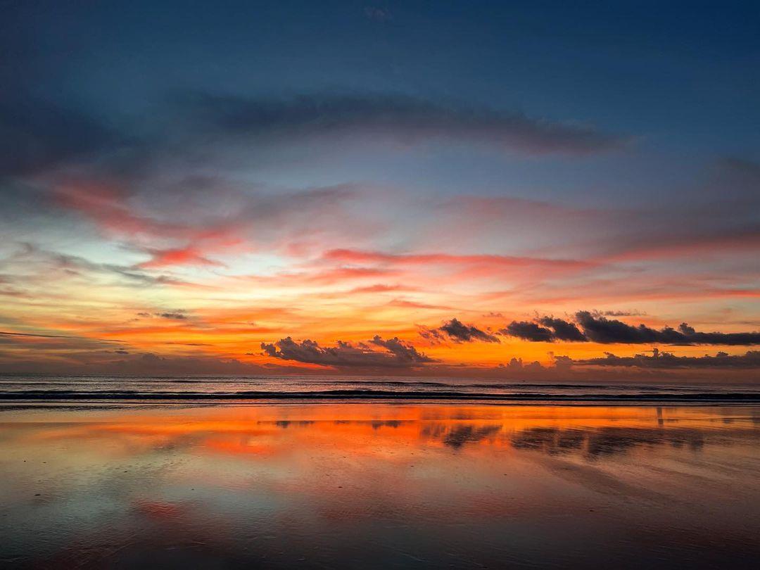 Embracing the autumnal vibes with a touch of pumpkin magic! 🎃🌅🍁 

📷 @sunriseswithdad
#LoveNSB #LoveFL #FloridaBeaches