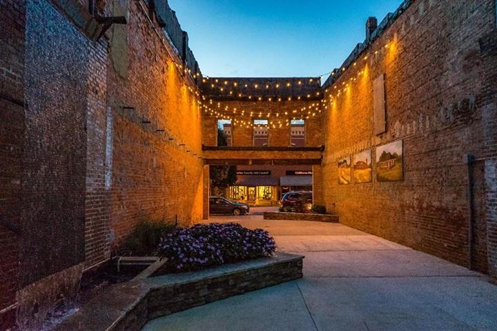 Looking for the perfect evening? Pair this spot with some homemade baklava from O'Aetos for a true Roanoke Rapids experience. 
.
.
Pictured: 1026 Roanoke Avenue Breezeway
#DiscoverHalifaxNC #VisitNC #LoveNC #northcarolinaphotography #ExploreNC