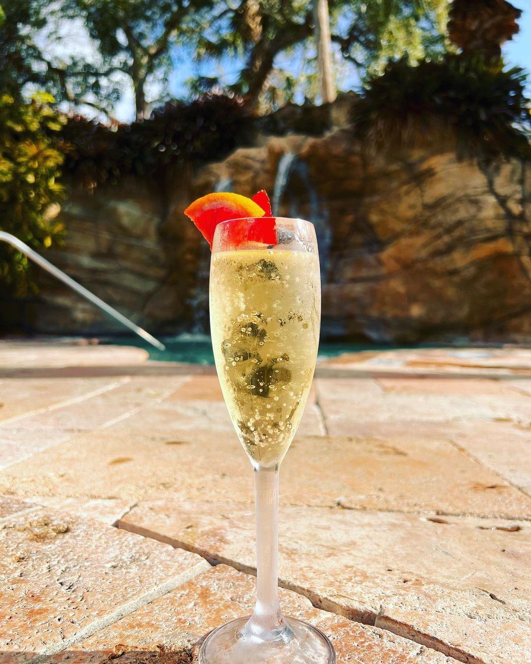 #SelfcareSaturday "Because sometimes selfcare includes champagne and a waterfall…" - @mariahparkerarnp at @spaatriverview
#LoveNSB #LoveFL
📷: mariahparkerarnp/Instagram