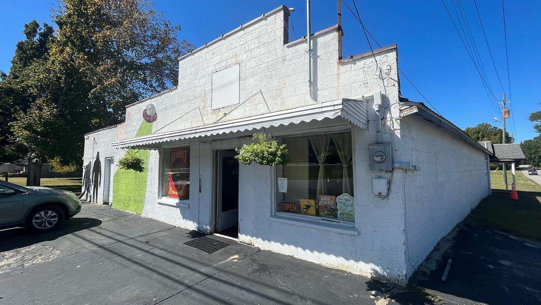 Seeing is believing when you visit the Cryptozoology & Paranormal Museum!
👽 Explore Bigfoot cast, haunted dolls and more: Link in bio
.
📷: @tampajay
#DiscoverHalifaxNC #VisitNC