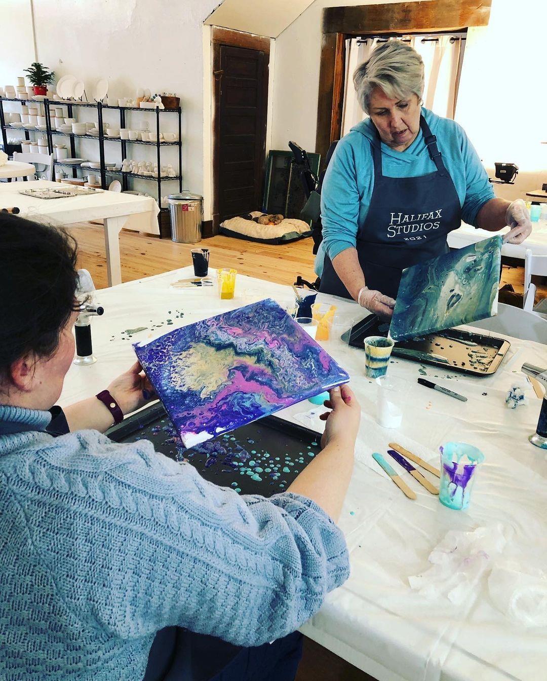 @halifaxstudios is a multi-purpose space that hosts artists, creators, makers, historians, educators and more to bring great classes and events to the Halifax County area!
🎨 See link in bio for class schedule or how to book a private event.
.
📷: @halifaxstudios
#DiscoverHalifaxNC #VisitNC
