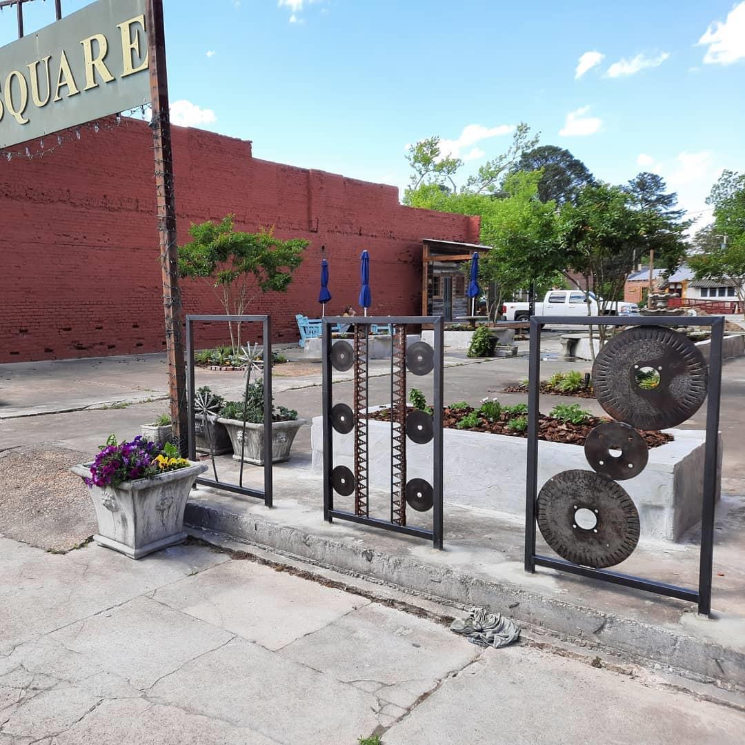 Have you seen the new art installations at the Enfield Town Square?
This is one cute spot. 
Visit the link in our bio for all there is to do and see in this quaint Halifax County town.
.
.
📸: @dysoncustomcreations
#DiscoverHalifaxNC #EnfieldNC #VisitNC #LoveNC #northcarolinaphotography #ExploreNC