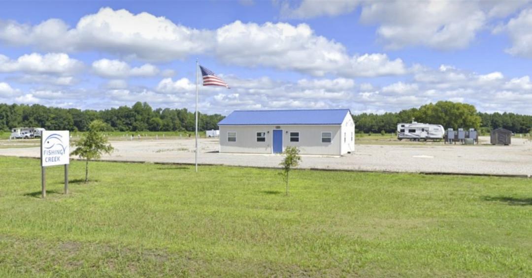 Planning your RV Holiday Route? 🗺️ 
🚐 Fishing Creek RV in Enfield is just 8 minutes from I-95 and offers Full Hook-ups, Laundry, Restrooms, & Wi-Fi 
👉 Find out more: Link in bio
.
#DiscoverHalifaxNC #VisitNC #RVLife