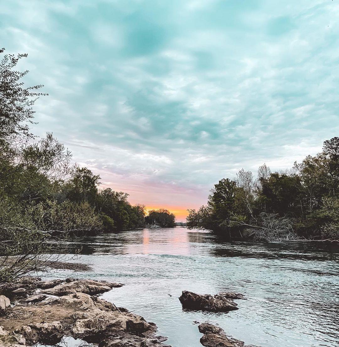 #ScenicSunday view of the Roanoke River 💙🧡💛 
.
#DiscoverHalifaxNC #VisitNC
📷: @ashleyleannwieringa