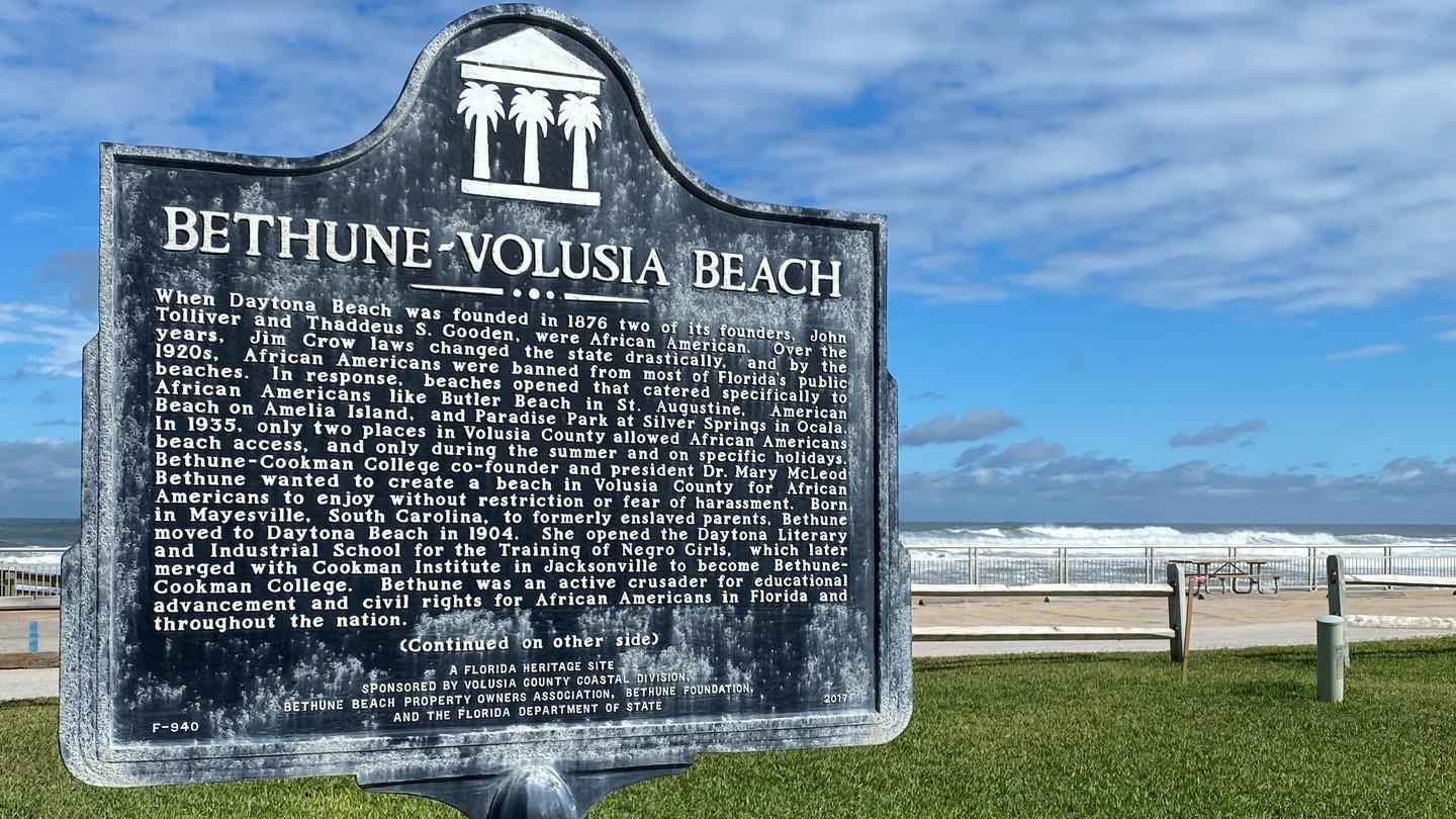 DYK? Bethune Beach stands out in NSB area history as it was the only beach in the first half of the twentieth century that African Americans were permitted to use. It is named after Dr. Mary McLeod Bethune, educator and founder of Bethune-Cookman College in nearby Daytona Beach.
More info in bio.
#LoveNSB #LoveFL #BlackHistoryMonth
📷: AuthenticFL/Twitter