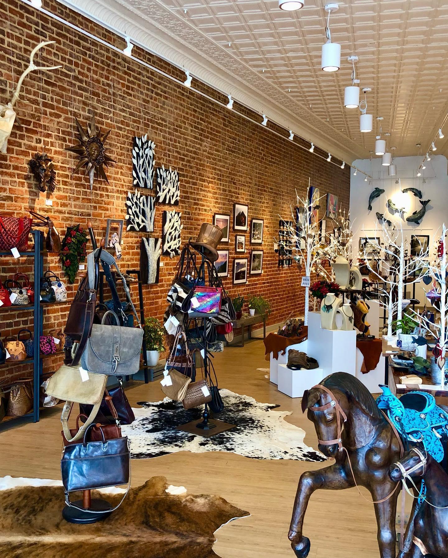 Find "art of a different kind" at @FranksFineArts in Littleton 🎨 
.
📷: Frank's Fine Arts/FB
#DiscoverHalifaxNC #VisitNC #ShopSmall #SupportLocal