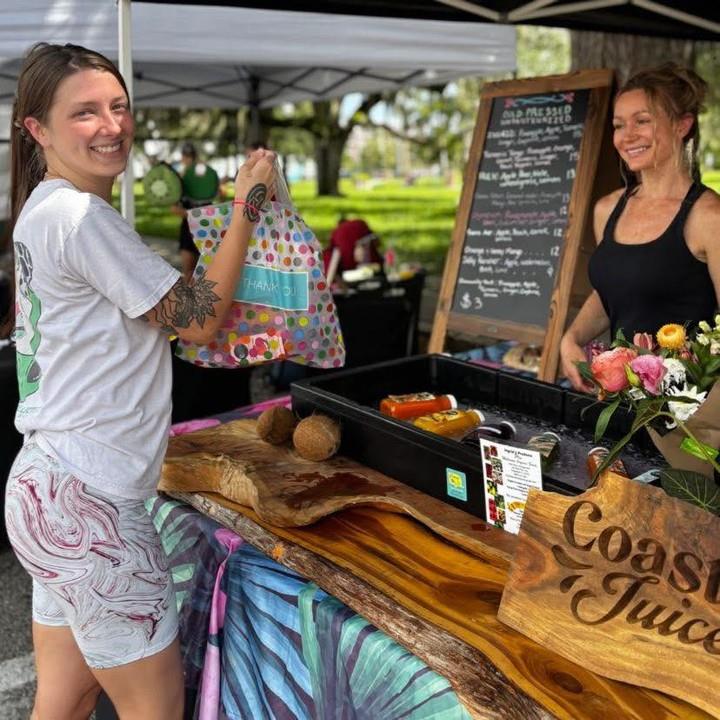Find something you love at the New Smyrna Beach Farmers Market 💐 
🕙 Saturdays 7am - 12pm 
📍 210 Sams Ave

📷 New Smyrna Beach Farmers Market/FB