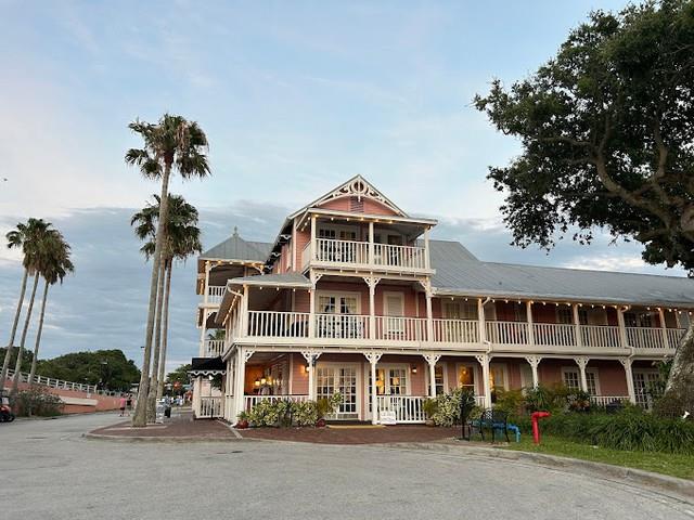 #tbt The @riverviewhotelnsb & Spa Then & Now 💞 

📷 New Smyrna Museum of History & Ben Wageman
#LoveNSB #LoveFL #NSBHistory