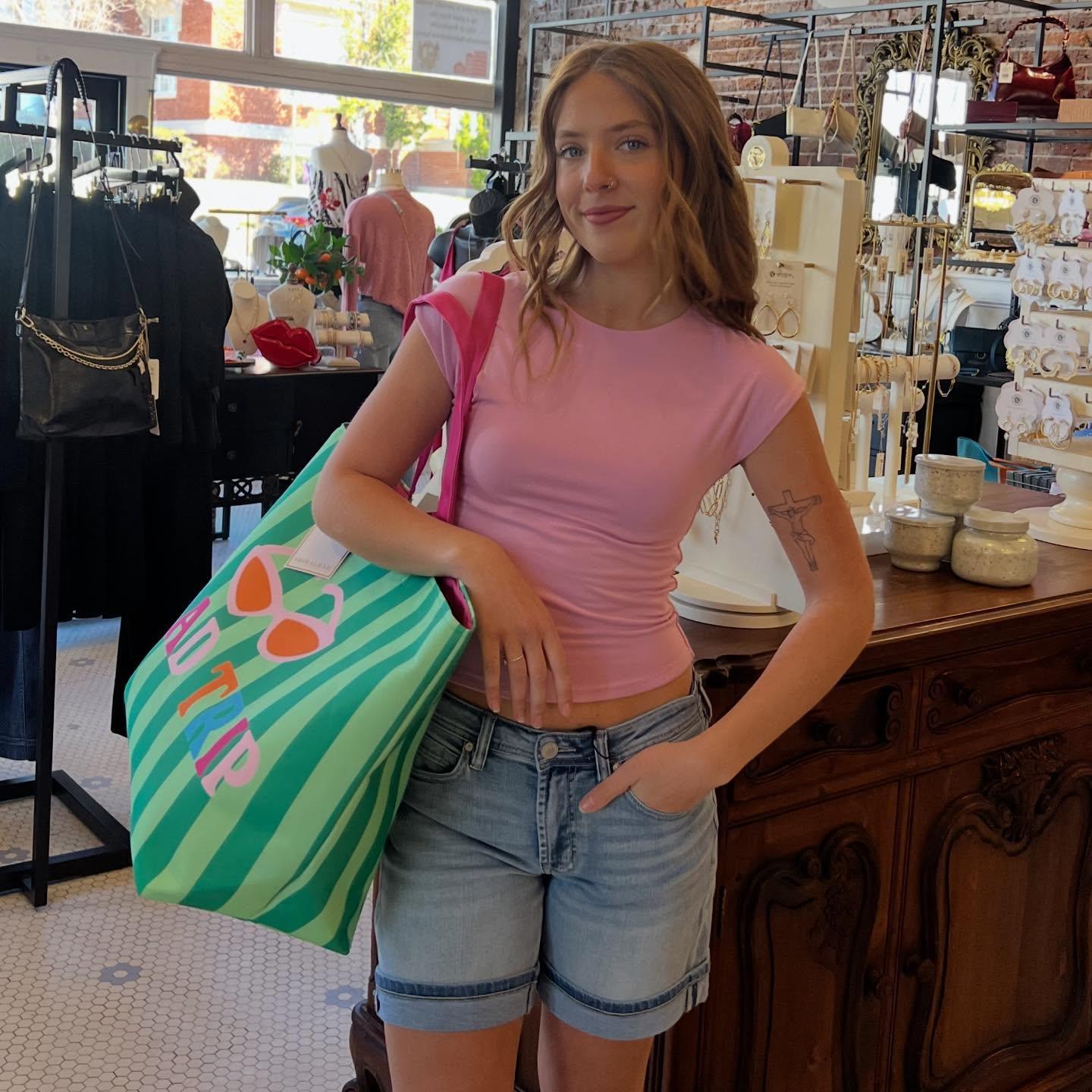 Headed somewhere for the weekend? We’ve got the cutest road trip bag! Shop today 10-530! #roadtrip #boutiqueshopping #weekend #pearlporchboutique
