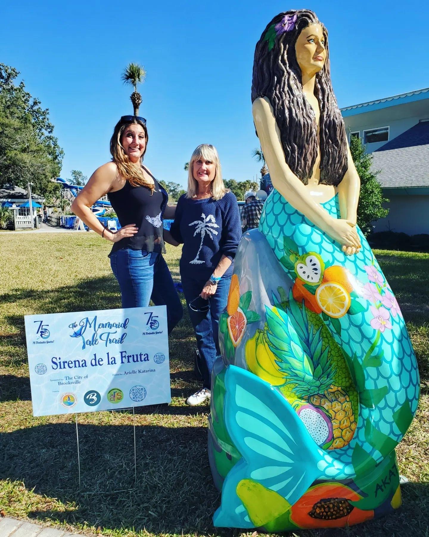 #TheMermaidTaleTrail is almost complete, and the mermaids look marvelous! 🧜🏼‍♀️🧜🏾‍♀️🧜🏻‍♀️ ⁠
⁠
For those of you hoping to see all of the mermaid statues in one location before the trail is set up, you're in luck! ✨ ALL of the statues will remain at @weekiwacheesprings until next Monday, January 23rd. 🌊⁠
⁠
While you're visiting the state park, be sure to take the scenic riveboat cruise, watch a mermaid show and keep an eye out for manatees in the spring. ⁠
⁠
📸 Photo Credits:⁠
1: Artist @akatarina standing next to "Sirena de la Fruta," sponsored by the Brooksville City Council⁠
2: @Artbykarengovernale and Mermaid Kristy standing next to “Lorelei” sponsored by The Weaver Group Realty. Inc.⁠
3: @nature.coaster and artist Jesse Kasabian (@jessmansimon5) standing with “Nico and the Velvet Underwater”⁠
4: A row of mermaid statues, which guests can find along the main walkway inside Weeki Wachee Springs State Park.⁠
5: Mermaid Statue titled "The Spring" which will be permanently displayed at the park. ⁠
.⁠
.⁠
.⁠
#FLAdventureCoast #mermaids #arttrail #weekiwachee #weekiwacheesprings #loveFL #floridalife