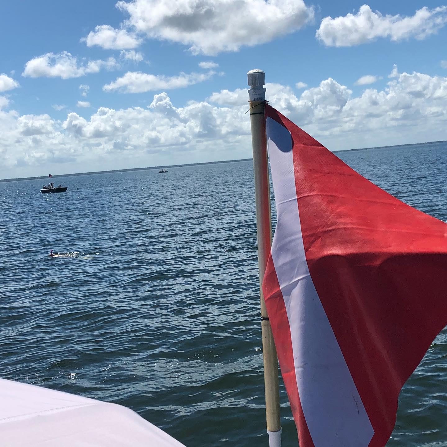 We’re just out here scalloping. 
What are you doing this Labor Day weekend?
.
.
.
#scalloping #scallopseason2020 #scalloplife #labordayweekend #southernslamoutfitters #floridacracker #floridacrackerriversideresort
