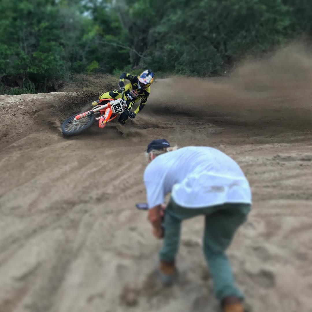 When Mother Nature slaps the #loosecompound pound in the face with big buckets, #croom is there to pick up the slack.. solid day filming for Xgames with the alliancemultimedia crew tattoofilmer 📸 and cole_vanthof 📹 🛴🕺🏻