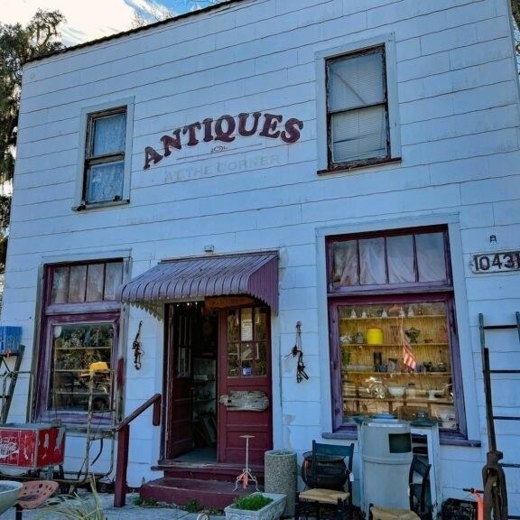 Fun gifts, beautiful shops and unique vintage finds - A shopping trip in #Brooksville and #WeekiWachee is the perfect way to get ready for the holidays or celebrate Small Business Saturday!⁠
⁠
Spanish moss-draped oaks greet visitors to Brooksville’s historic downtown. The Hernando County seat, its center is anchored by a stately red brick, multi-columned courthouse, where picnic tables welcome outdoor diners and offer a shady respite from shopping.⁠
⁠
Discover quaint shops and charming boutiques on #FLAdventureCoast offering everything from hand-made art to high-end fashion. Click on the link in our bio to learn more, check out a shopping directory, suggested itineraries and more.⁠
.⁠
.⁠
.⁠
#hernandocounty #florida #shopping #shopsmall #floridalife #naturecoast #brooksvillefl #weekiwacheesprings #springhill