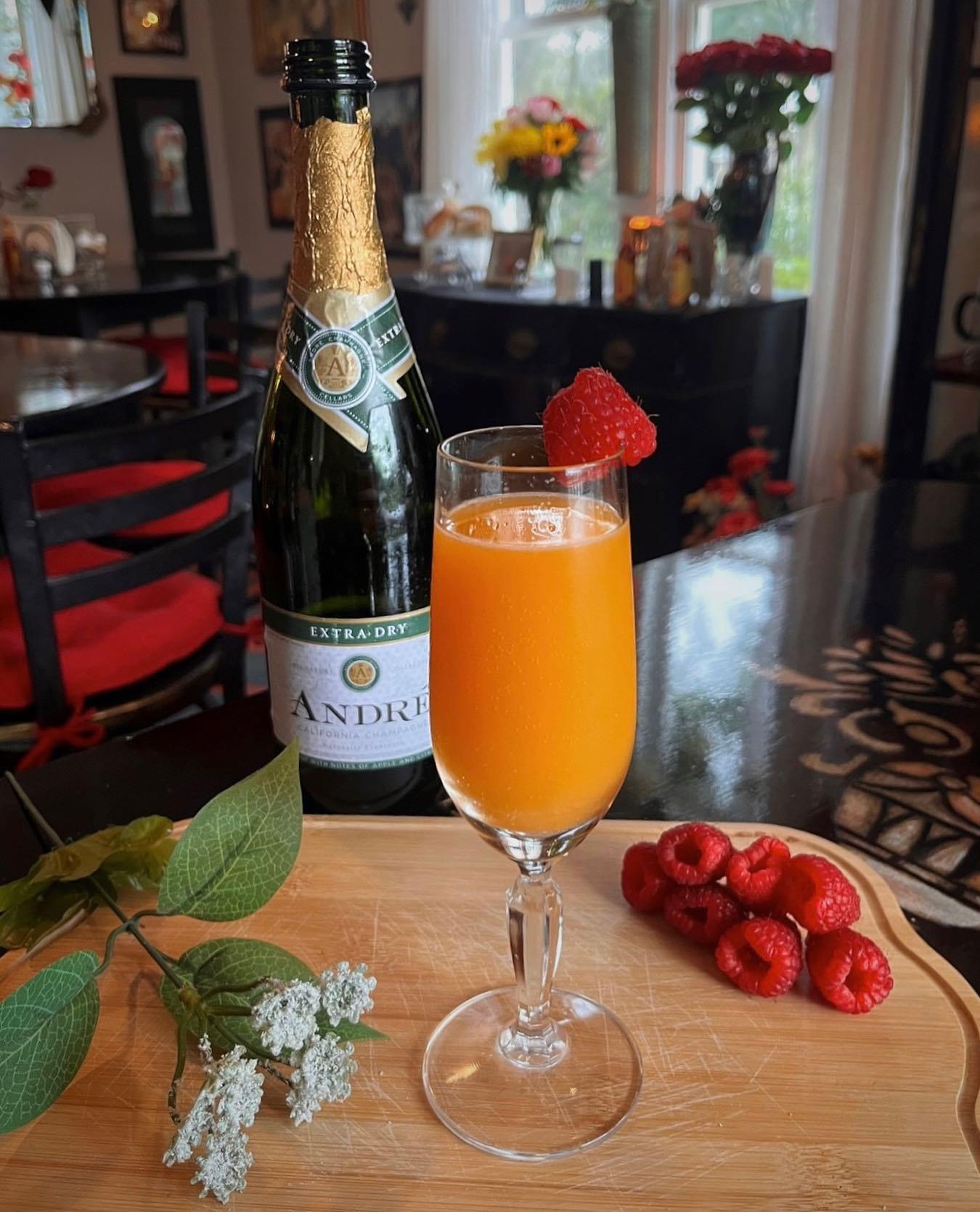 Come enjoy a complimentary mimosa! P.S. it will pair nicely with any of our delicious crêpes 🥂