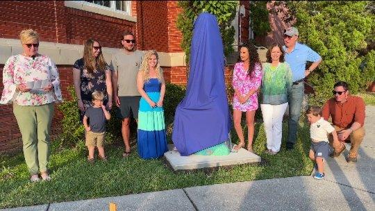 Enjoy a recap of the Unveiling Ceremony held in front of the historic courthouse in downtown Brooksville of 'Patience' for the #MermaidTaleTrail! 🧜‍♀️🐊

'Patience' is sponsored by the Lowman Family Foundation. In attendance was the artist, Kaylee La Placa.

#themermaidtapetrail #FLAdventureCoast #Brooksville #Floridalife #mermaids #exploreflorida #mermaidart #WeekiWachee #HernandoCounty #wildflorida