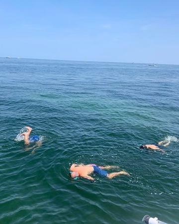 Scallop season is going strong! 🤿 

Florida’s Adventure Coast marks the southern border of the full season harvest range, where the season runs from July 1 through September 24. An easily accessible drive from nearby Tampa and points south, there are numerous lodging choices minutes from our marinas and boat ramps, many with room for boat trailer parking.

Have you tried this great family experience? 

📸: Captain Gary Strickland, Reel Shallow Fishn Charters 
352-575-6791 / Reelshallowfishn.com

.
.
.
#FLAdventureCoast #weekiwachee #hernandobeach #bayport #florida #scalloping #scallopseason #gulfofmexico #floridasummer #funinflorida #tampabayarea