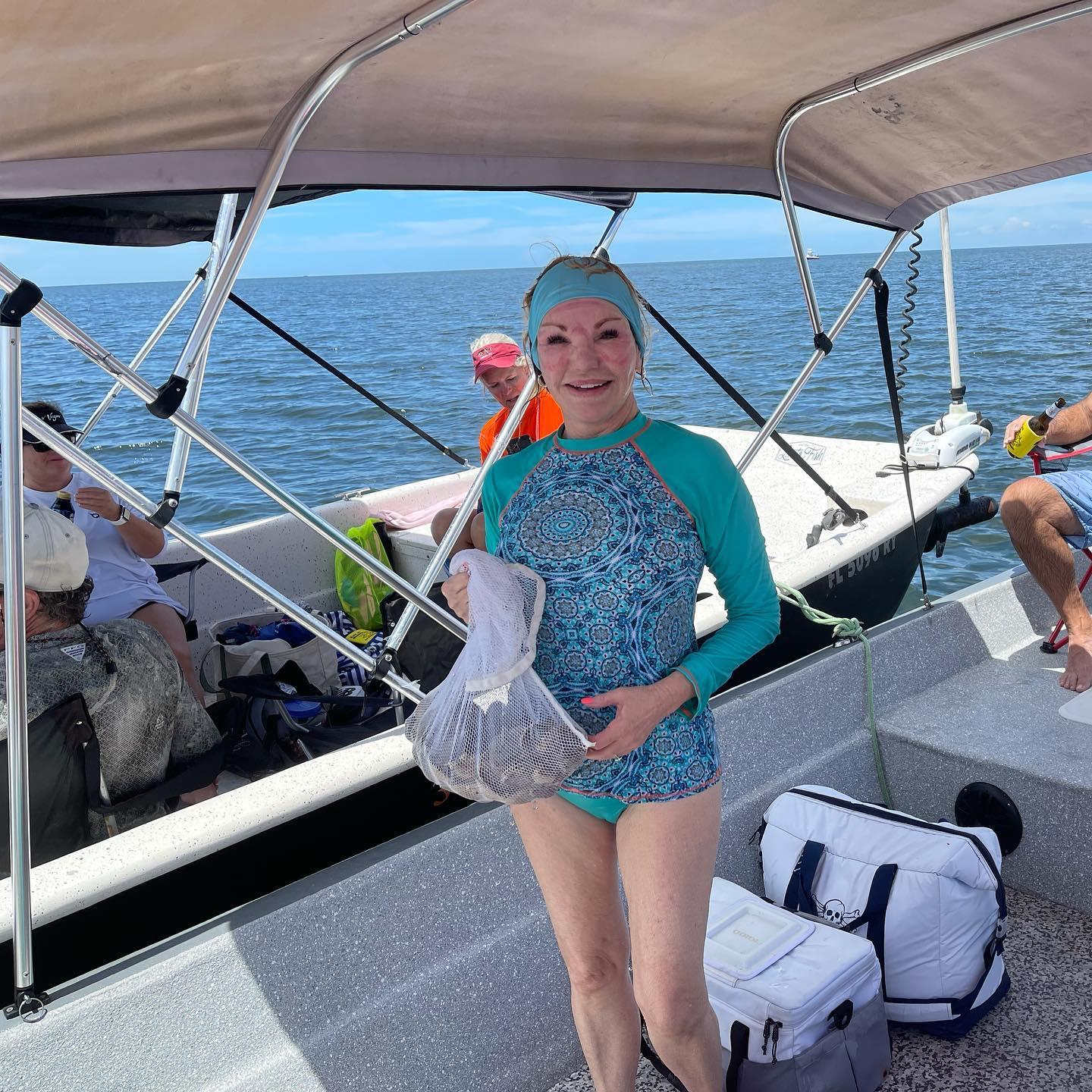 Bag of scallops anyone? 
Scallops are still plentiful so don’t wait until it’s too late to book your 2021 scalloping charter!
.
.
.
.
#scallops #calcutta #skiff #southernslamoutfitters #shellfish #snorkel #scalloping #florida #plentiful