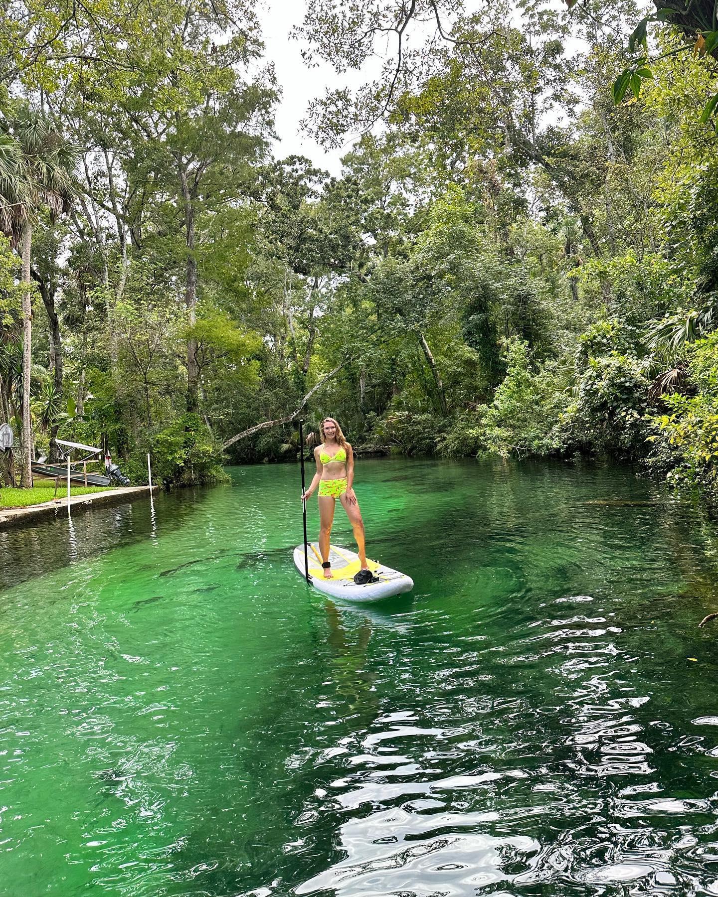 Looking for manatees in green waters of weekiwacheesprings 🐠🌿 …early morning hours are the best to be one on one with nature 💚 #naturelover #weekiwachee #naturalsprings #loveflorida