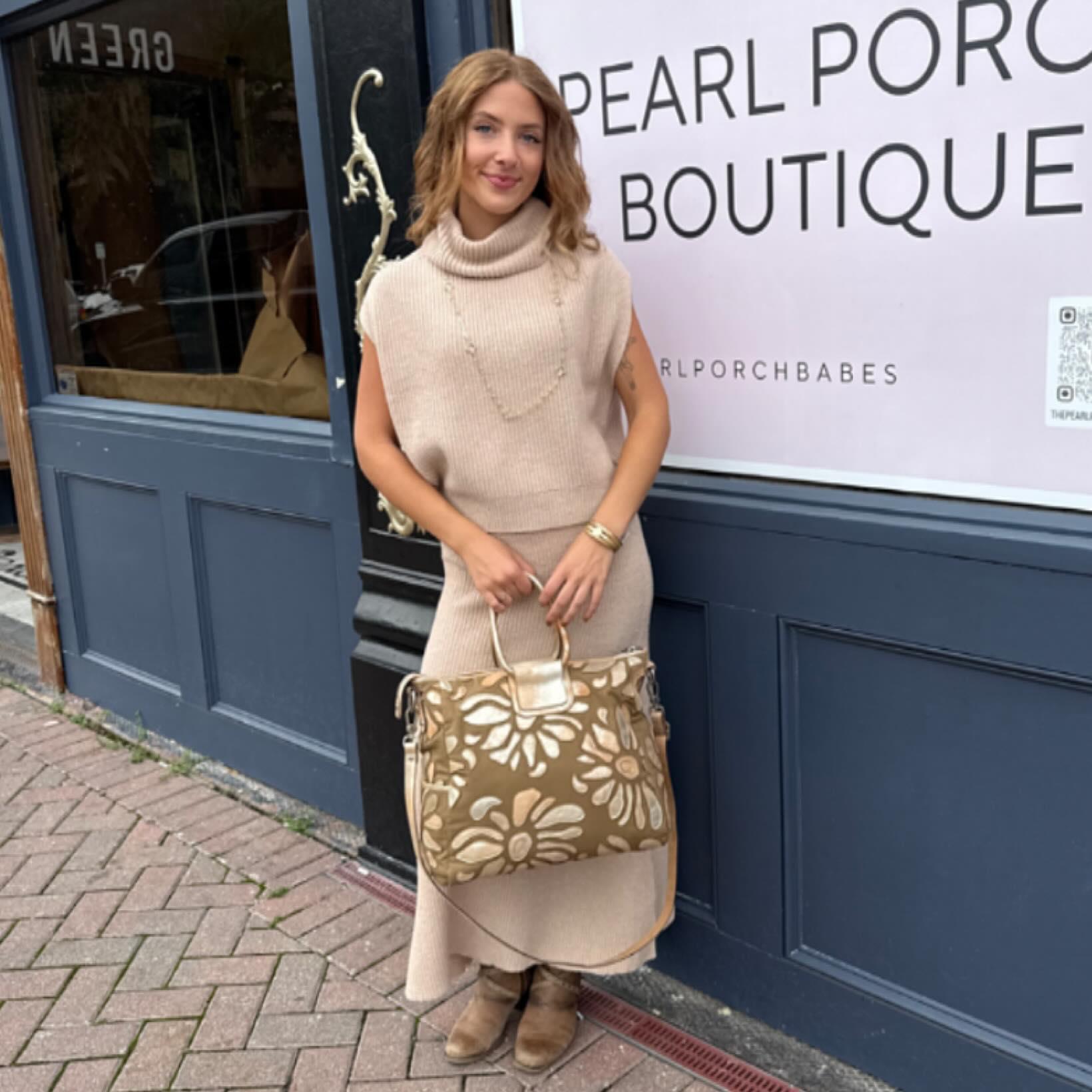 Our sweater outfit if perfect for this Monday morning. Shop today 10-530. #sweaterweather #cowlneck #warmandfuzzy #boutiqueshopping #brooksvillefl