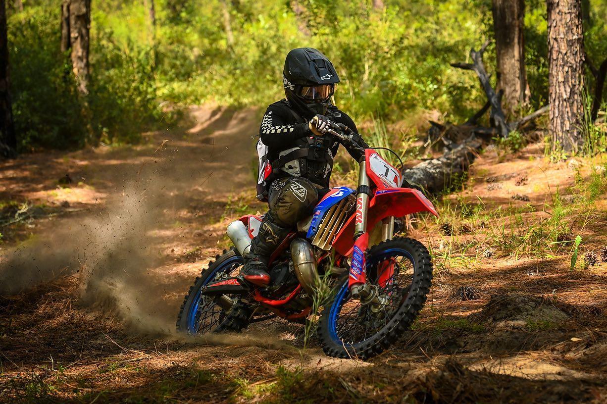 Croom Enduro video is live on YouTube if you haven’t seen it already make sure you check it out! What a fun freaking race! I’m absolutely hooked on the Enduro‘s and can’t wait to see how the rest of the season goes! I was running in the first place until an unexpected turn of events. Long story short, you can’t finish your race with a hole in your gas tank!

YouTube Link in my bio!

tymil_photo 
motorcycleenthusiastsinc 
floridatrailriders 
hbdmotografx 
gogglezone 
 
#cclasscowboys #enduro #ftr #floridatrailriders #jarvisstyle #croom