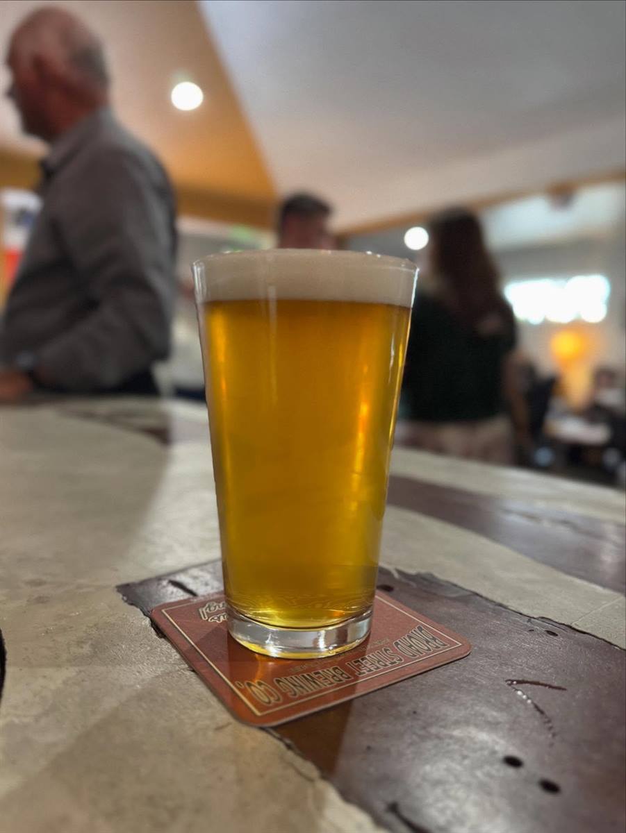 1 DAY UNTIL OUR ANNIVERSARY PARTY! WHO’S COMIN??! 

Introducing Zest Coast, our new pale ale! 
Light, refreshing, and sitting right at 4.8%ABV! 

15% off ALL 4pks today! 

spicecornerhernando is on site until 9pm! 

KARAOKE! Tonight at 8pm! We had a BLAST last time! Let’s do it again! 

Cheers Brooksville!🍊🍻

#anniversary #karaoke #hophead #craftbeer #brewery