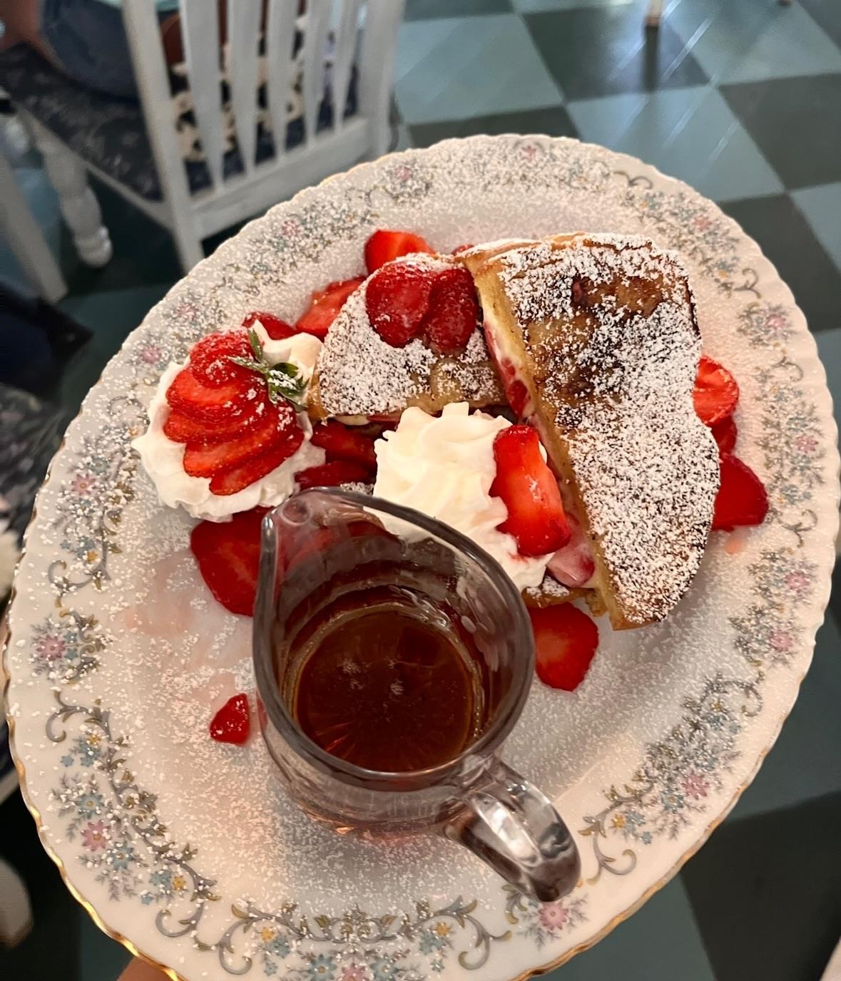 If you were ever on the fence about ordering our french toast, these wonderful reviews will probably sway your decision! 🤣🤍